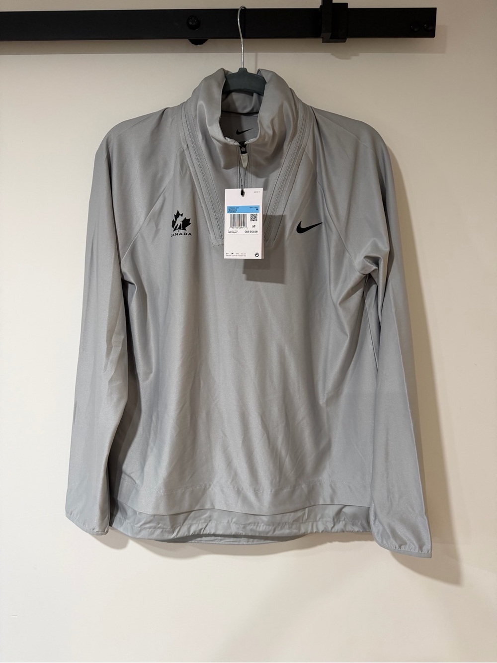 Nike X Hockey Canada women’s light Gray Canada Quarter-Zip Pullover in Medium